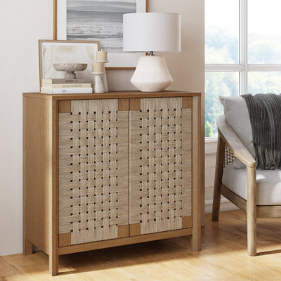 Armoire rustique en bois avec panneaux de porte en ruppie maritime