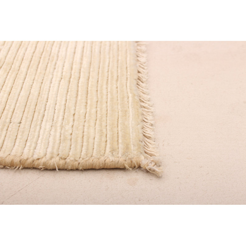 Tapis crème Vo 4 pi 9 po x 7 pi 7 po