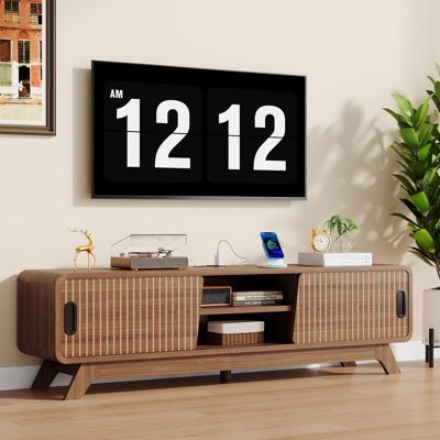 Meuble télé de style Mid-Century pour téléviseur de 65 po et 59 po ou moins, en bois de noyer avec portes d'armoire à lattes verticales, centre de divertissement pour le salon