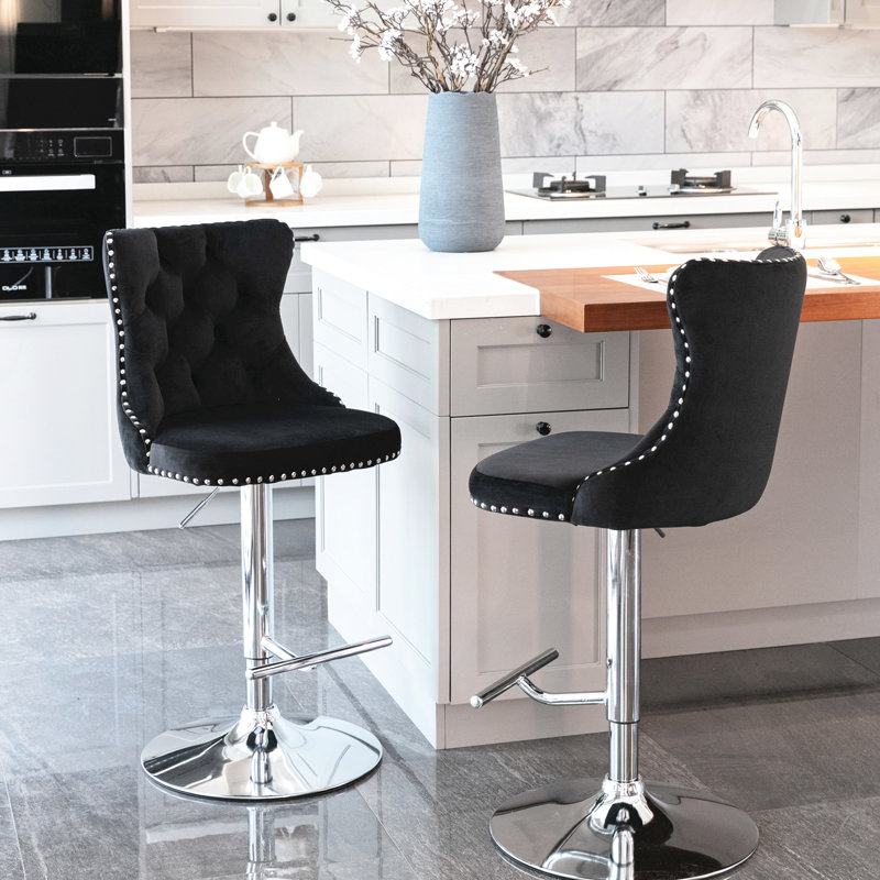 Tabourets de bar en velours noir avec siège réglable et fonction pivotante, base rembourrée moderne pour un îlot de cuisine de pub de maison envoûtant, 2 unités de hauteur