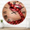Femme avec un rouge à lèvres rouge et des perles rouges - Horloge murale moderne