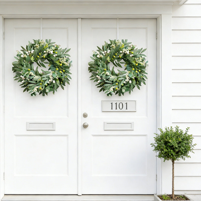 2Pack couronnes d'eucalyptus pour la porte d'entrée grandes couronnes artificielles pour Windows Home Wall Farmhouse porche avant décor baies blanches couronne de verdure pour le printemps et l'été 2Pcs