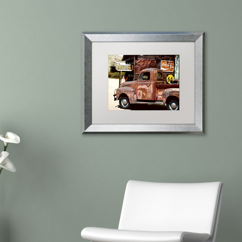« us truck » par philippe hugonnard,, photographie encadrée sur toile, H 11 po x l 14 po x P 0,5 po, Blanc mat