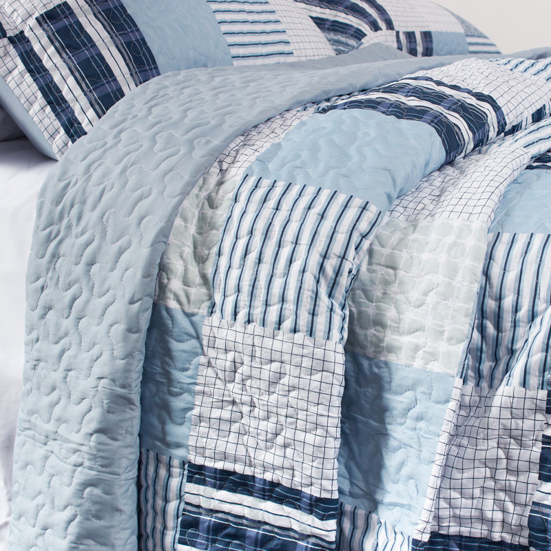 Hedvika Quilt Set, Full/Queen Quilt + 2 Shams, Patchwork Blue