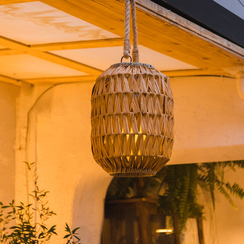 Lanterne d'extérieur en rotin naturel avec bougie à DEL amovible et poignée de corde en toile de jute et lanterne ouragan - lanternes décoratives de 22,4 po