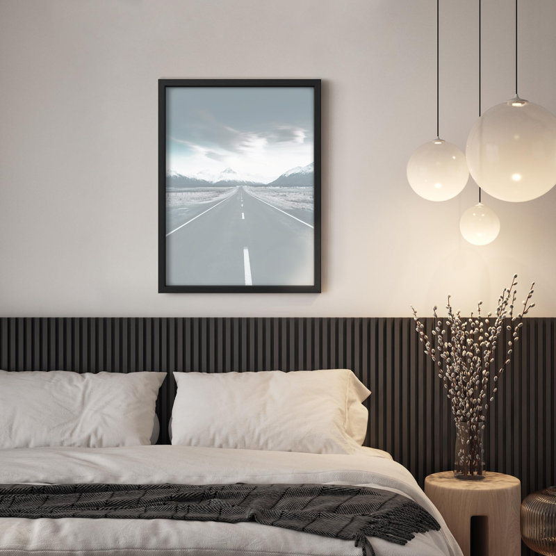 Illustration d'une petite œuvre d'art sur fond gris, Noir, H 14 po x l 11 po