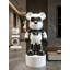 Statue d'ours streetwear stylée, corps massif et accents de croix-1938410345-1938410349-1938410350