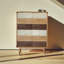 Armoire d'appoint moderne et simple en bois massif