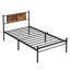 Structure de lit simple en métal avec tête de lit à panneau en bois - pièce essentielle de la chambre à coucher moderne, structure, zone de sommeil silencieuse, fabrication de lit à capacité de charge élevée, espace de rangement offert, facile-427439542