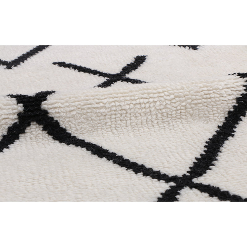 Area Rug in Black/Beige, Rectangle 8' x 10'