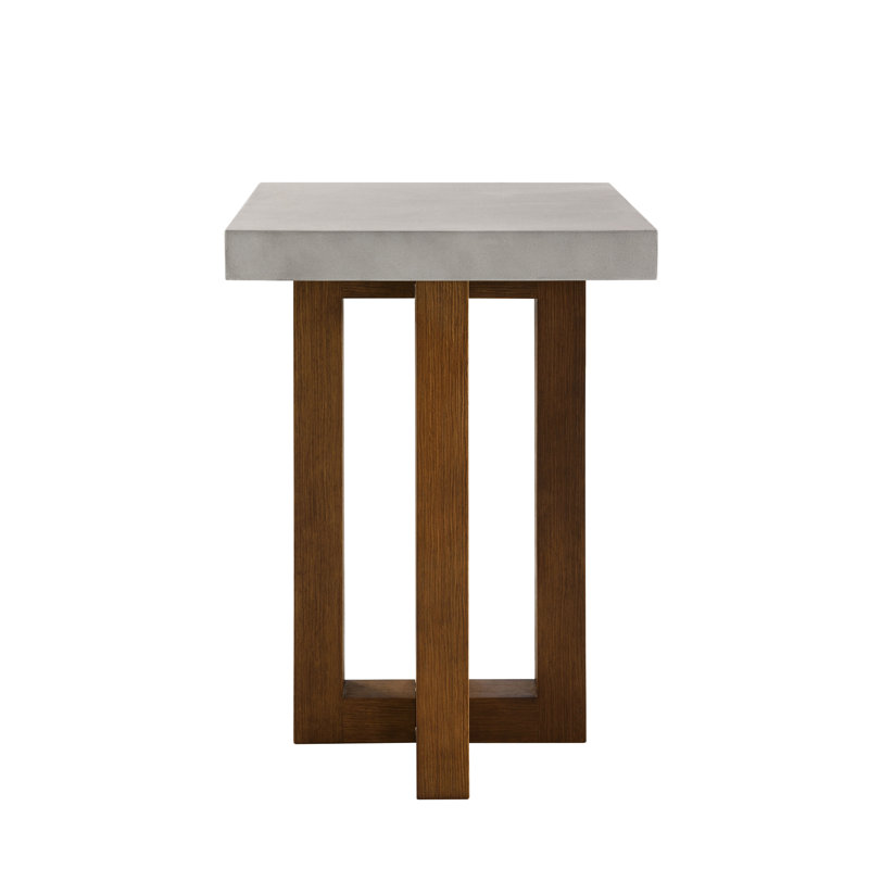 Table de bout moderne avec plateau en faux béton et base en noyer