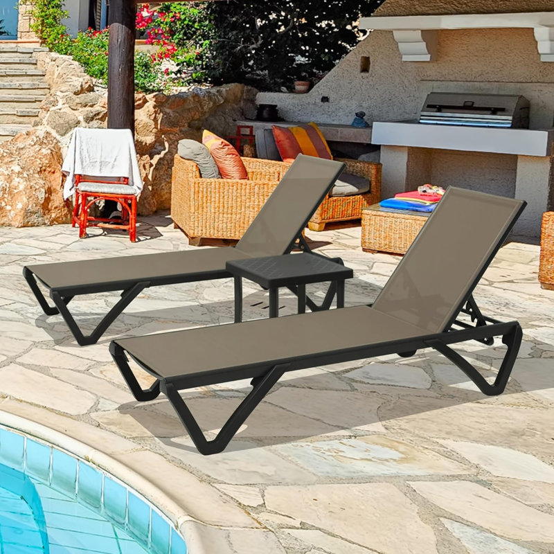 Ensemble 3 pièces: 2 chaises longues en aluminium et table d'appoint avec inclinaison à 5 positions