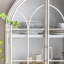 Blanc massif + bois manufacturé + vitrines