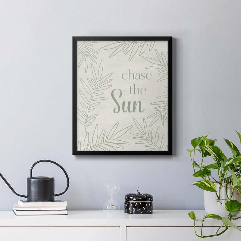 Toile encadrée de qualité supérieure Chase the Sun - prête à être accrochée, Noir, H 20 po x l 16 po