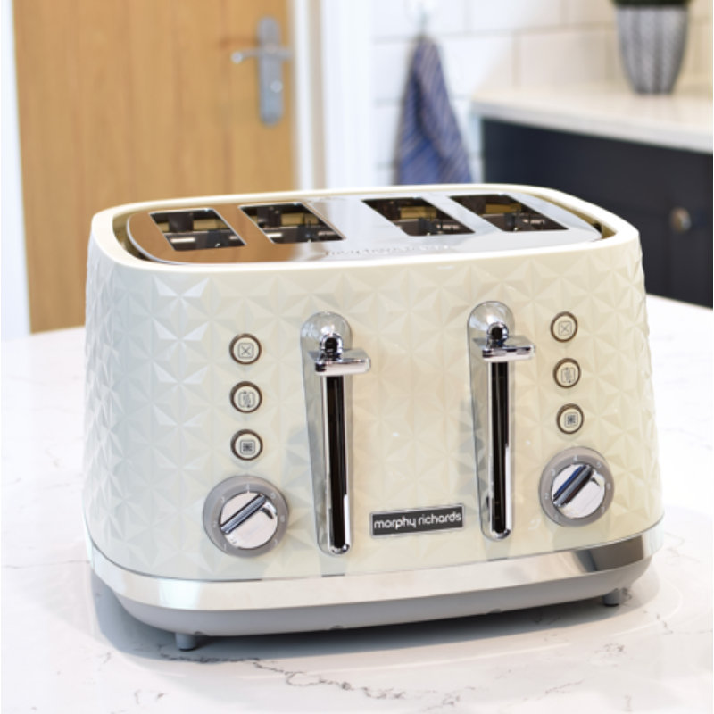 Vector 4-Slice Toaster, Cream