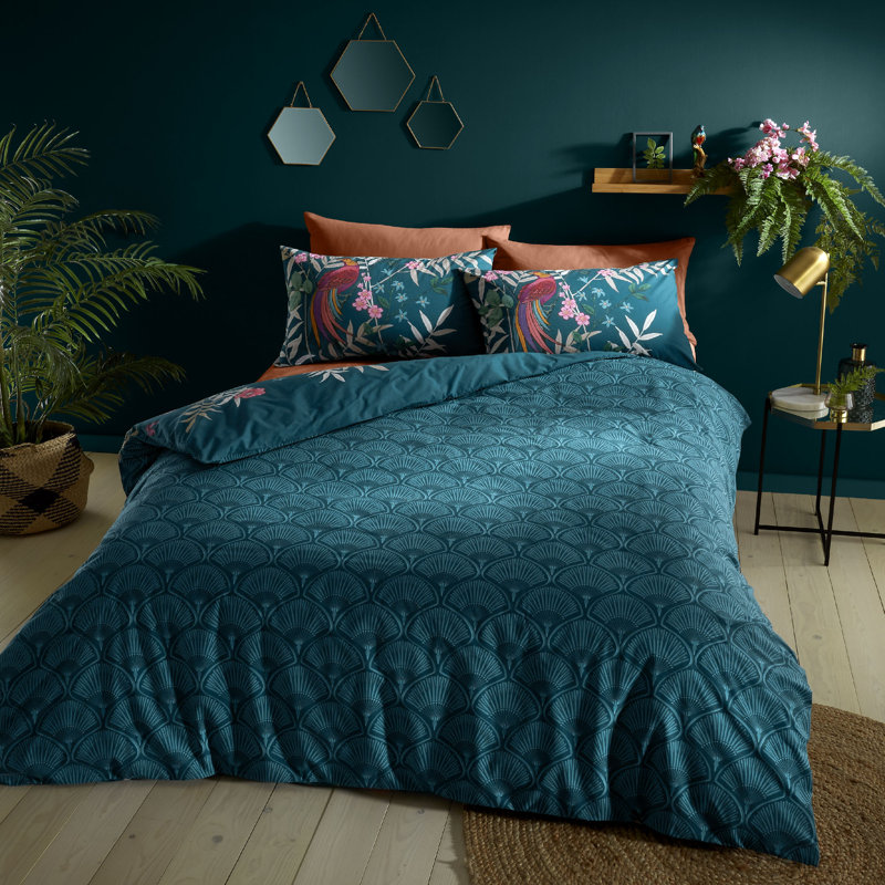 Green/Pink Plain Weave Reversible Modern & Contemporary Duvet Cover Set with Pillowcases, Kingsize - 2 Standard Pillowcases