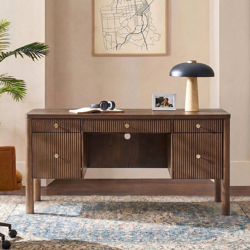 Bureau de direction moderne Olivine 60 po en bois massif avec station de recharge et système de gestion des câbles, Brun
