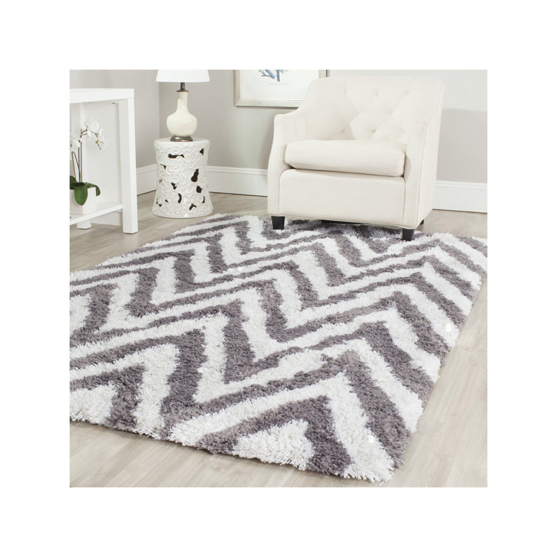 Tapis gris / blanc à poil long fabriqué à la main à motif de chevron Helenie, Rectangle 10 pi x 14 pi
