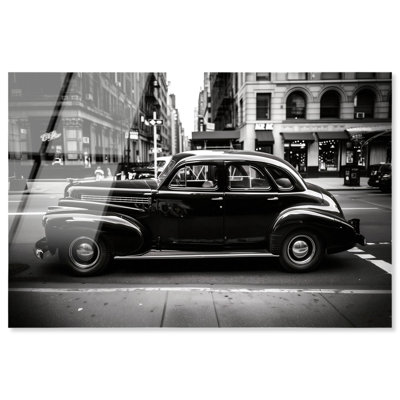 Voiture rétro à New York, photographie élégante en acrylique par Art Remedy, prête à être accrochée