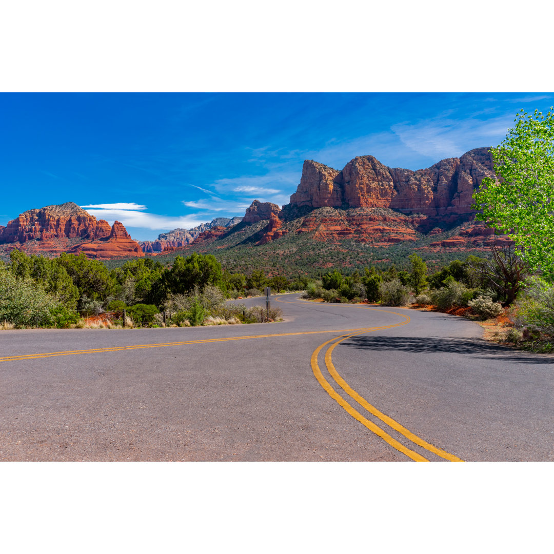 Frühlingshafter Überblick über die roten Felsen in Sedona AZ (P)