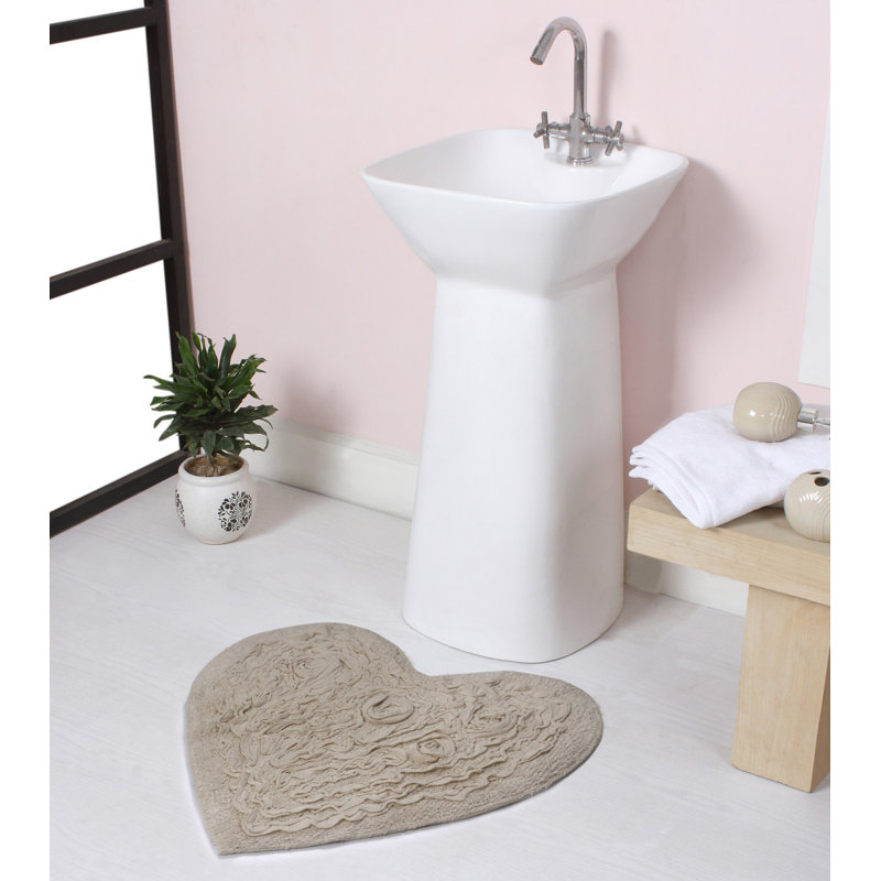 Schoenberger Heart Shape Bath Rug 25"x25", Linen