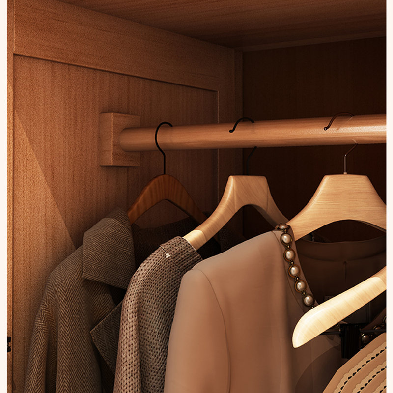 Une garde-robe simple et moderne de style nordique, Bois original