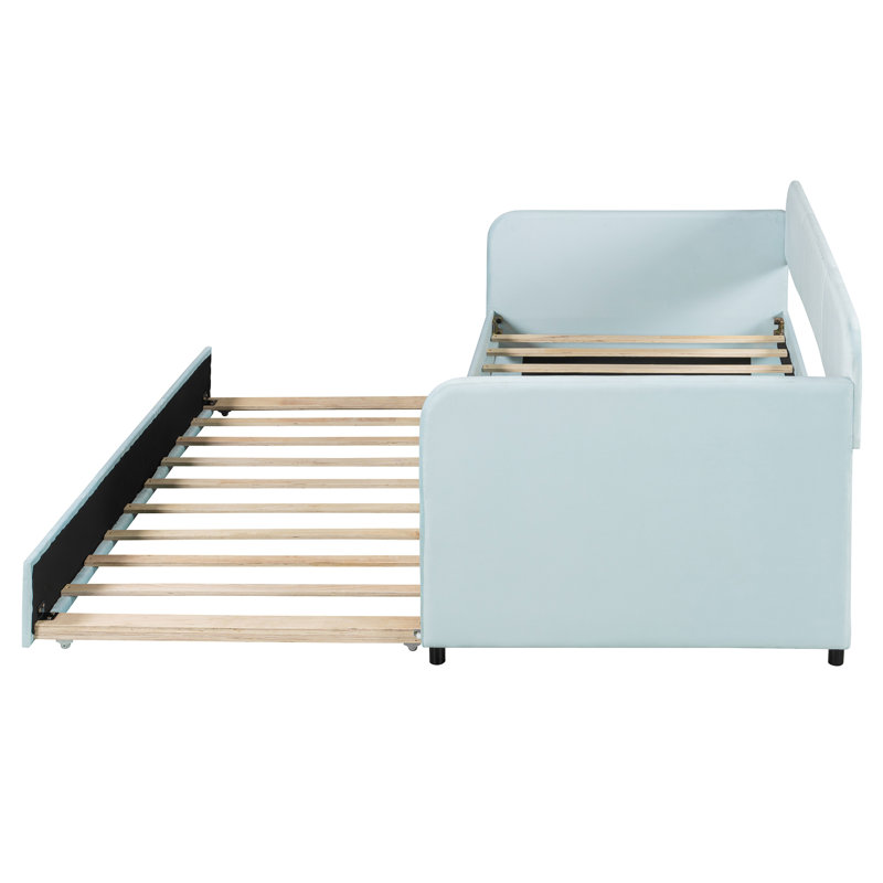 Élégant canapé-lit rembourré en velours avec couchette et support en lattes de bois, parfait pour un espace de couchage supplémentaire et une décoration polyvalente.