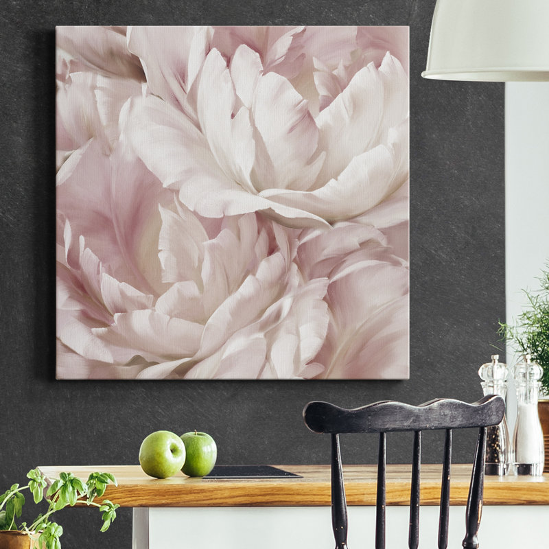 Intime Blush IV - reproduction sur toile tendue, H 24 po x l 24 po x P 1 po