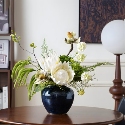 Ornements de fleurs simulées
