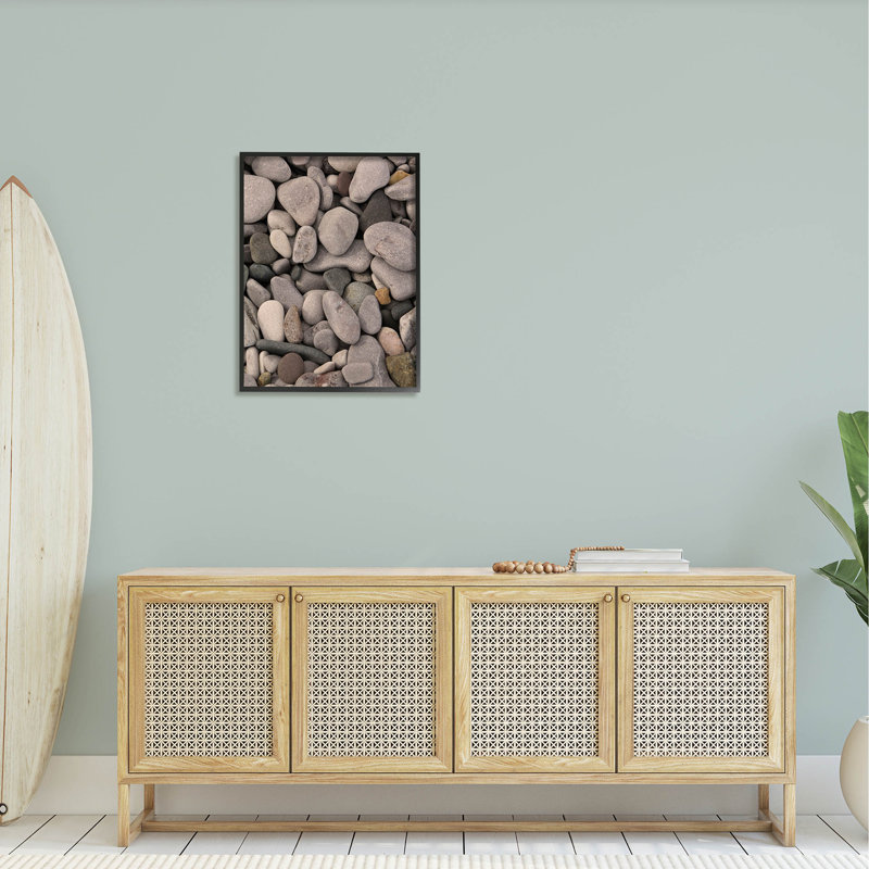 Variété de galets de plage, estampe numérique par Lil 'Rue, Giclée encadrée noir minuit, H 30 po x l 24 po x P 1,5 po