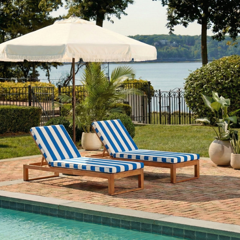 Chaise longue simple inclinable en eucalyptus avec coussins 80,9 po Faunce, Naturel, Bleu royal/blanc