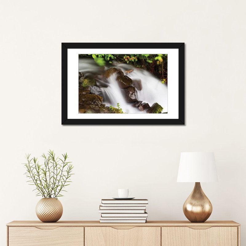 «Waterfall, H 16 po x l 24 po x P 1 po, Papier d'art encadré noir, Blanc
