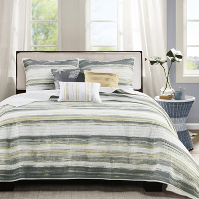 Courtepointe 6 pièces avec coussins décoratifs pour très grand lit / très grand lit. Watercolor Stripe Design A Look Look. Oreillers en microfibre doux et confortables, très grand. Chambre sereine paisible.