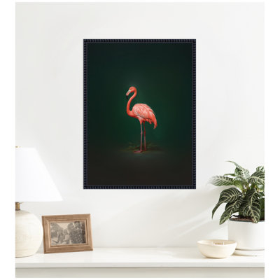 «Flamingo Side View Rich Green Backdrop» par The Creative Bunch Studio, reproduction d'art sur toile encadrée