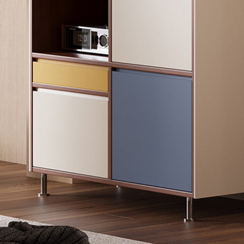 Armoire géométrique simple aux couleurs assorties