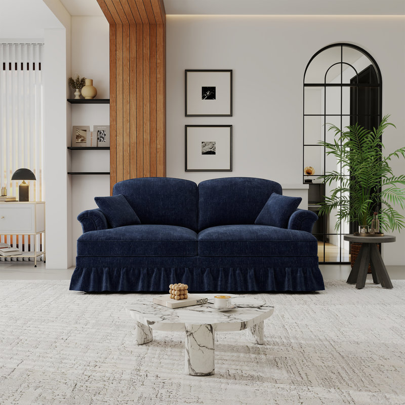 Élégant canapé style Mid-Century - canapé en chenille bleue avec accoudoirs évasés, jupe à volants amovible et pieds fuselés