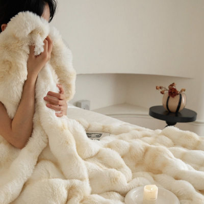 Faux Rabbit Fur Bubble 680GSM Weighted Throw Blanket, Fluffy Reversible Warm Plush Cozy Blanket for Bed  Couch.