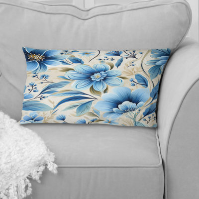 «Blue and White Flowers Retreat I» - Coussin décoratif à imprimé floral