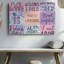 Toile sur fond rose pâle servant de toile délicate pour une décoration murale-780140588
