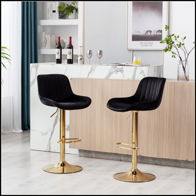 Chaise chromée avec repose-pieds et base pivotante avec hauteur réglable et tissu confortable pour une ergonomie améliorée