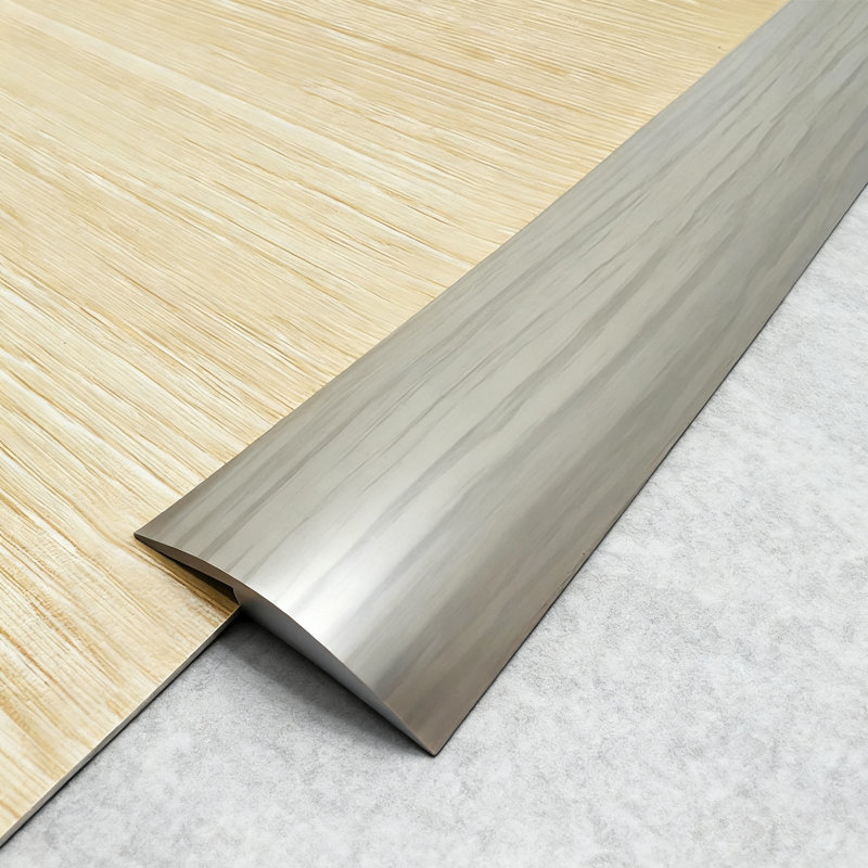 Bande de transition pour plancher avec différence de hauteur et pression, grain de bois gris 0,12 po x 1,18 po
