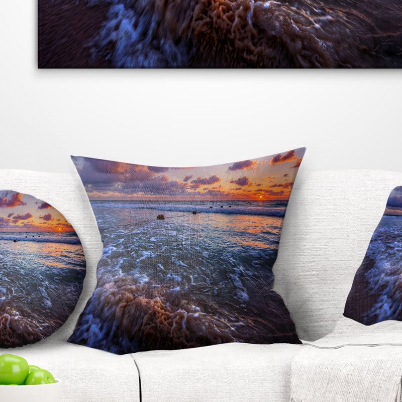 Coussin Cloudy Sky and Stormy Waves - Sea & Shore, 18 po x 18 po, Coussin décoratif