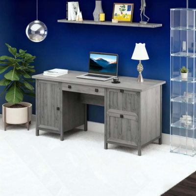 Bureau d'ordinateur de bureau rétro