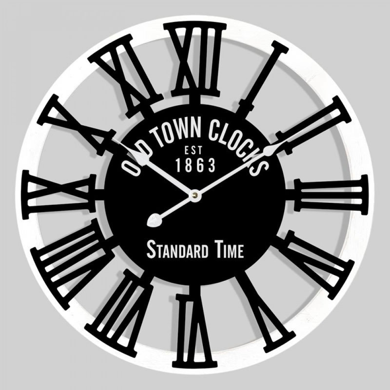 Horloge murale avec chiffres romains