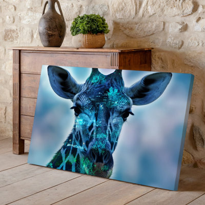 Toile, Portrait surréel d'une tête de girafe avec une palette de couleurs vibrantes bleu et turquoise qui contraste avec son art mural sur toile