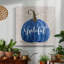 «Grateful Pumpkin» - Toile tendue avec châssis de qualité supérieure - prête à être accrochée
