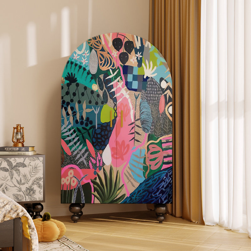 Armoire arquée avec tablettes et portes d'art