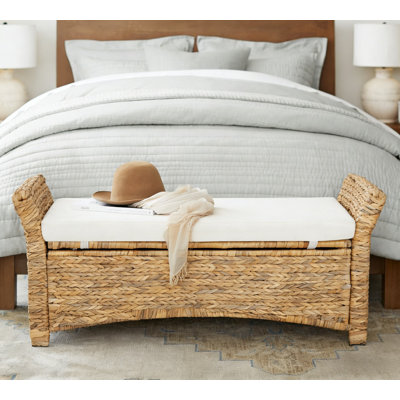 Banc de rangement en osier de 53 po avec accoudoirs et coussin pour hall d'entrée, chambre à coucher ou patio, jacinthe d'eau naturelle