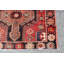 Tapis unique en laine noué à la main des années 1960 de 3 pi 8 po x 5 pi 4 po en rouge / beige / noir