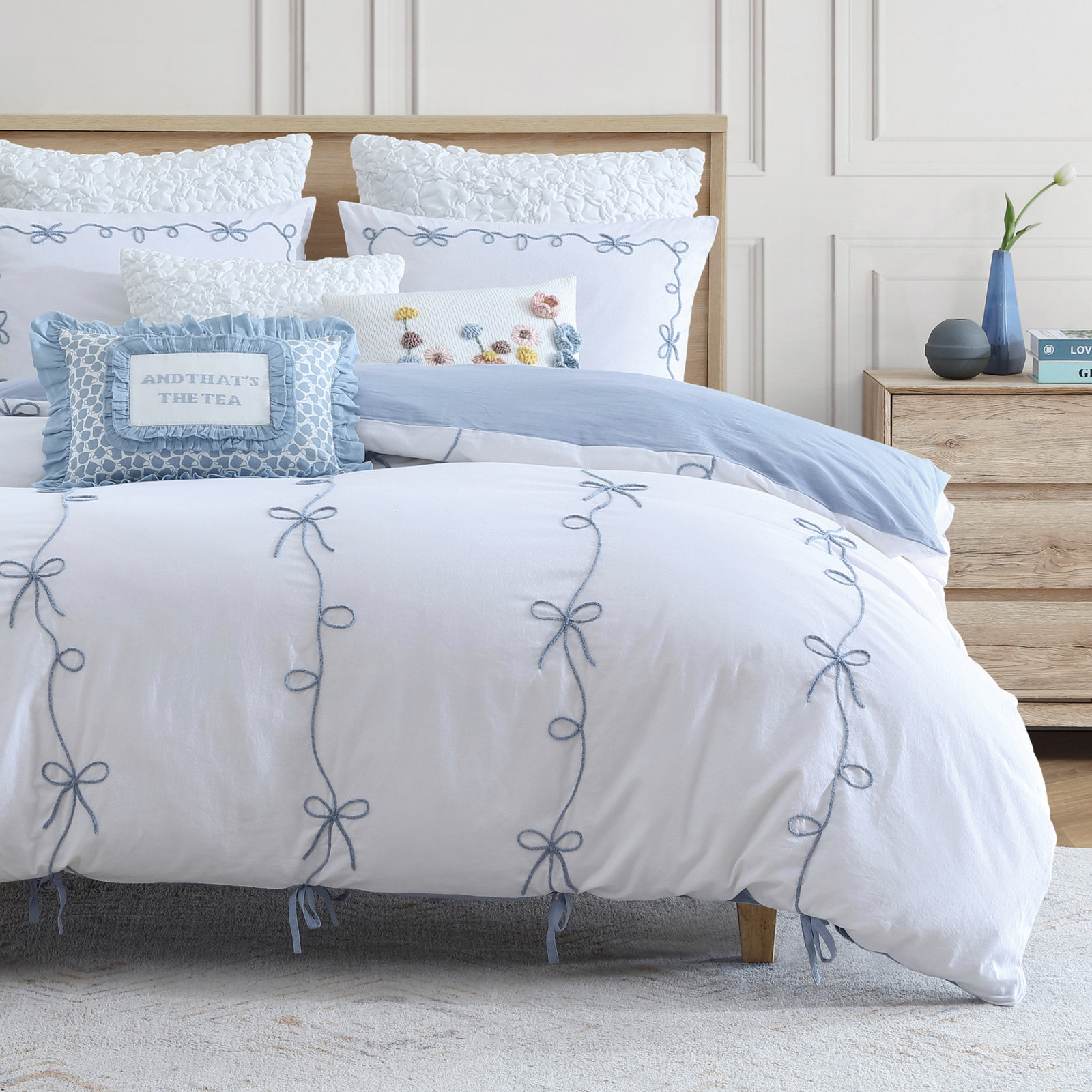 Sasha Bows Cotton Comforter Set, King Comforter + 2 Standard Shams